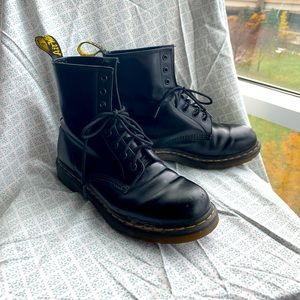 Dr. Martens Airware, Size 11